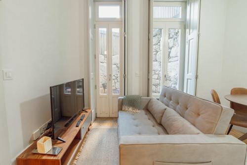 Cozy Flat with Terrace by Hosty