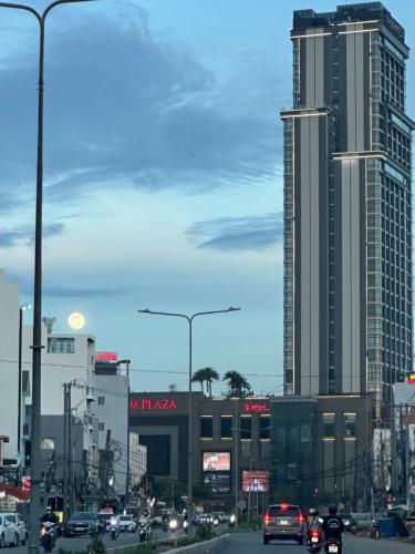 Pemandangan umum bagi Ấp Yên Thượng atau pemandangan bandar yang diambil dari apartmen