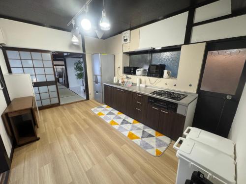 Η κουζίνα ή μικρή κουζίνα στο Private Retreat Nishizakamachi 1棟貸し切り