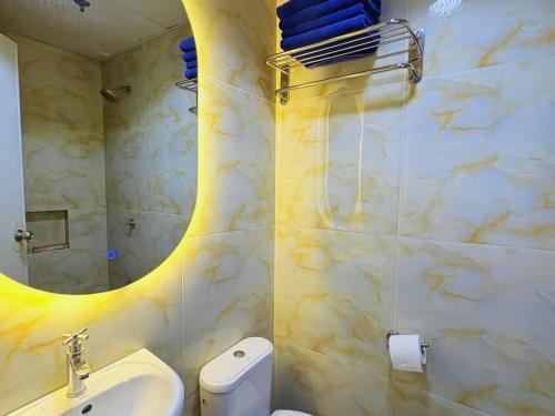 Phòng tắm tại Pacific Park Hotel