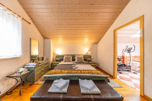 Ένα ή περισσότερα κρεβάτια σε δωμάτιο στο Guest room à la maison de la Plage