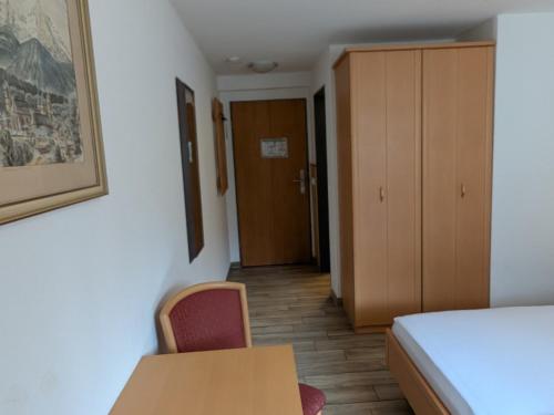 Кровать или кровати в номере Bergsteigerzimmer