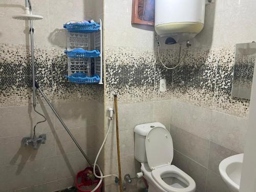 Koupelna v ubytování شاليه بقريه روجينا العين السخنه