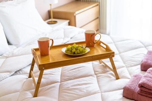Stylish 2BD with Balcony in Central Athens