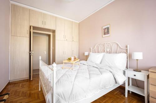 Stylish 2BD with Balcony in Central Athens