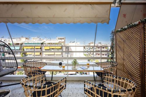 Stylish 2BD with Balcony in Central Athens