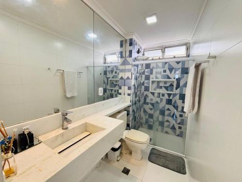 Phòng tắm tại Apartamento alto padrão com área gourmet