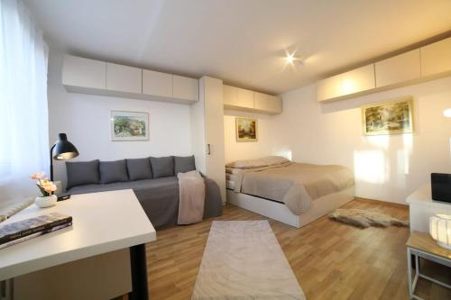 Bright & Cozy Apartment with Netflix & Xbox!