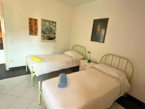 a room with two beds in a hospital at A Orquídea do Fortim in Mindelo