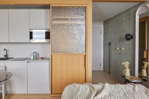 Una cocina o cocineta en Locke at East Side Gallery