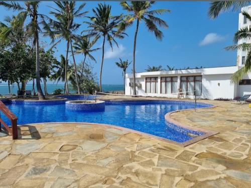 Kolam renang di atau dekat dengan Shanzu Oceanfront Apartments, La Mera