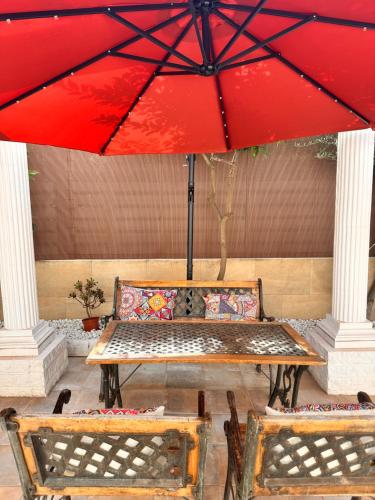 Kawasan patio atau luaran di Villa IRI Habitación N3 con un baño compartido y balcón