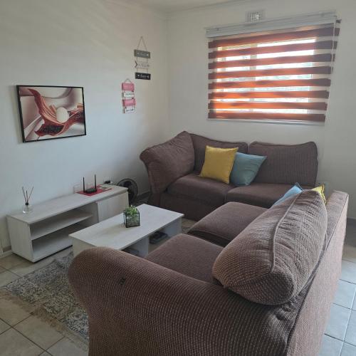 Two Bedroom townhouse THE PINES ALBERTSDALにあるシーティングエリア