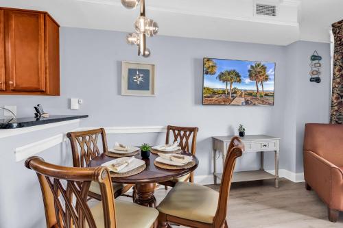 O zonă de relaxare la Hosteeva Beachfront Condo at Anderson Ocean Club