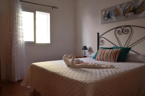 a bedroom with a bed with a white bedspread at Apartamento Vero in Puerto de Mogán