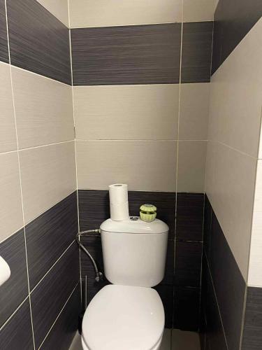 Ένα μπάνιο στο Kael Apartment 2