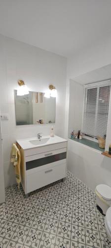 a white bathroom with a sink and a toilet at La Casa de Antonina in Castilblanco de los Arroyos