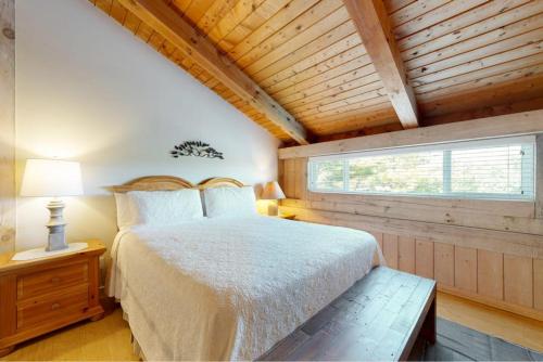 Postel nebo postele na pokoji v ubytování Island Inn