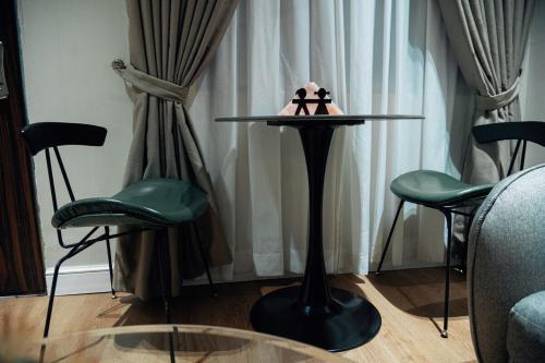 Ein Sitzbereich in der Unterkunft Sunny 1-Bedroom with Private Balcony wuse2