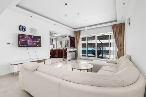 Cozy 1BR with gym & pool in heart of Marina - Opal Tower