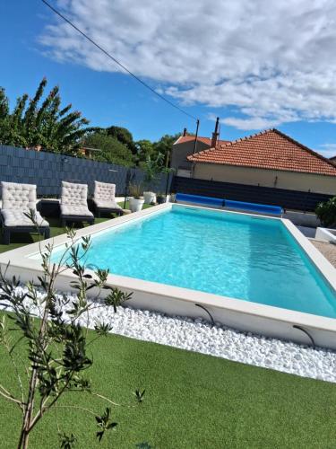 Piscina de la sau aproape de Holidays Stoja Posedarje