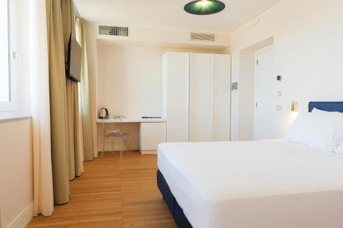 Кровать или кровати в номере Villa Maria Teresa Boutique Hotel