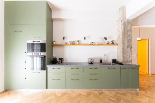 Acropolis Stylish Flat