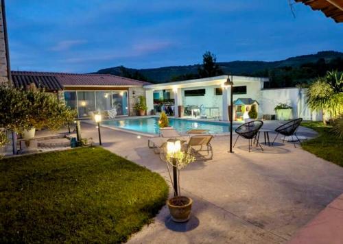 Πισίνα στο ή κοντά στο Maison 8-10p, 4 ch, piscine privée, sauna, hammam