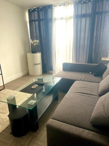 Ruang duduk di Apartament spațios și luminos