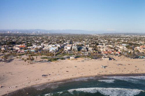 an aerial view of a beach with a lot of people at Hotel Erwin Venice Beach in Los Angeles