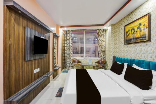 TV a/nebo společenská místnost v ubytování Hotel O Rameshwar Inn