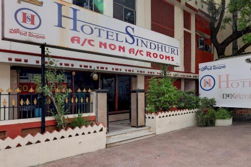 Hotel O Sindhuri Vijayawada Junctionに飾ってある許可証、賞状、看板またはその他の書類