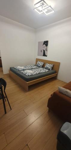 Affordable Private Rooms Close to City Center with Smart TV
