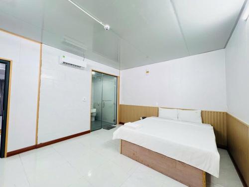 Postel nebo postele na pokoji v ubytování Căn Hộ Dương Đông town Hotel