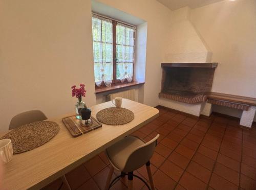 a kitchen with a table and chairs and a fireplace at Come a Casa SLN in San Lorenzo Nuovo