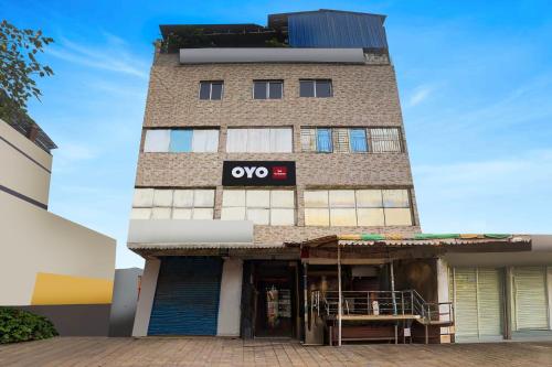 a building with a qo sign on it at Hotel O The Triotel Inn in Dhanbād