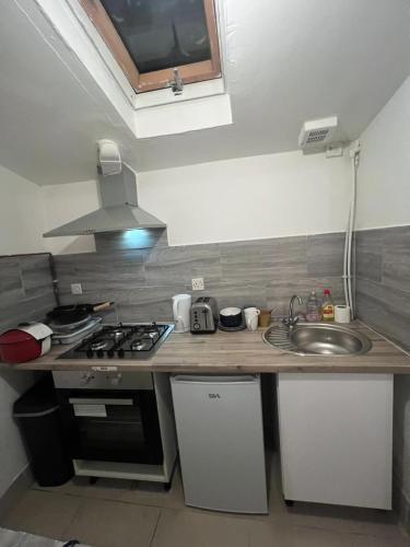 Η κουζίνα ή μικρή κουζίνα στο Self Contained Studio - Belinda Road