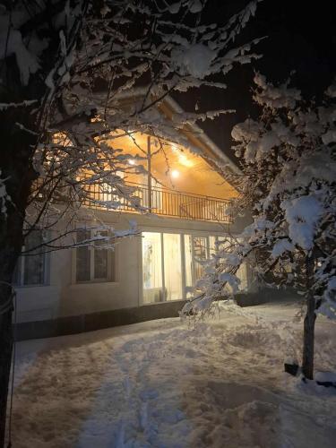 Foto dalla galleria di Akidoni ad Ambrolauri