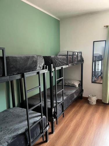 Palanda nebo palandy na pokoji v ubytování Hostel Punto Patagónico Bariloche