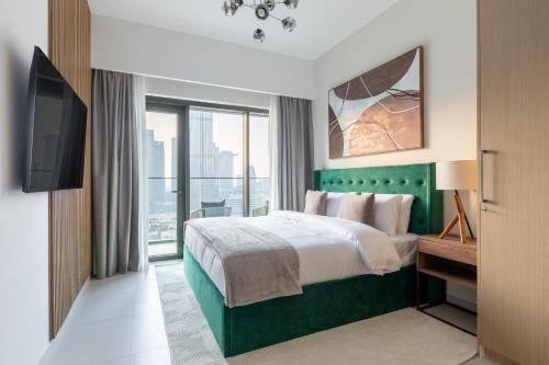 Spacious 2BR with Burj Khalifa View in Downtown Dubai