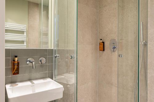 a bathroom with a sink and a shower at Hotel Columbia in Berlin
