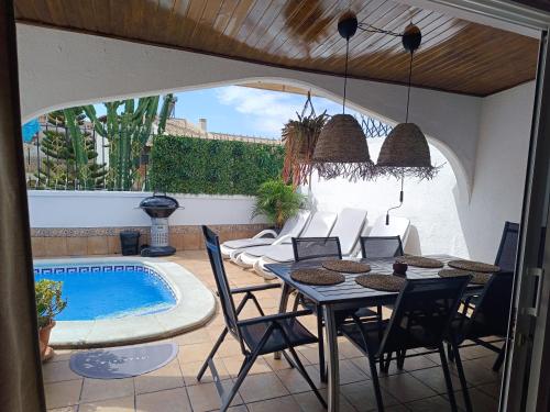 Beautiful Holiday Villa with heated private pool, Los Cristianos