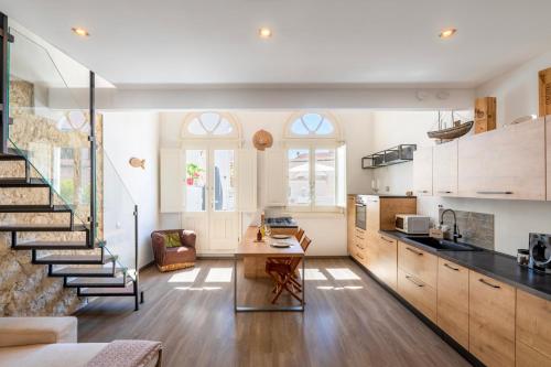 Η κουζίνα ή μικρή κουζίνα στο Fra Cielo e Mare Boutique Rooms