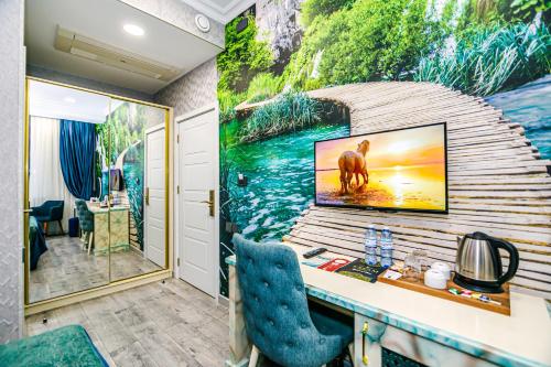 Μια τηλεόραση ή/και κέντρο ψυχαγωγίας στο Essam Deluxe Hotel