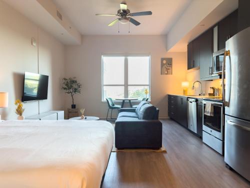 a kitchen and living room with a bed and a couch at Monthier Downtown SP2S6U08 in Los Angeles