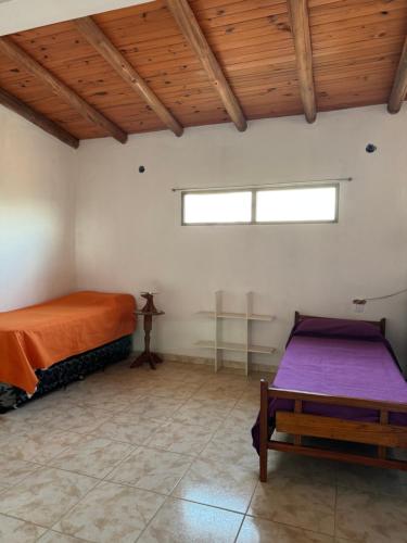 Giường trong phòng chung tại Alojamiento Masvernat 3