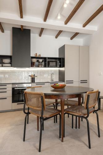 a kitchen with a wooden table and chairs at Casa Lamy in Aldeia Galega da Merceana