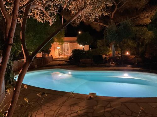 Piscina a Les cigales o a prop