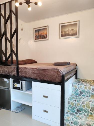 Postel nebo postele na pokoji v ubytování Apartment near Malls
