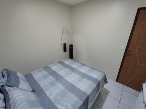 Ένα ή περισσότερα κρεβάτια σε δωμάτιο στο Excelente Apartamento